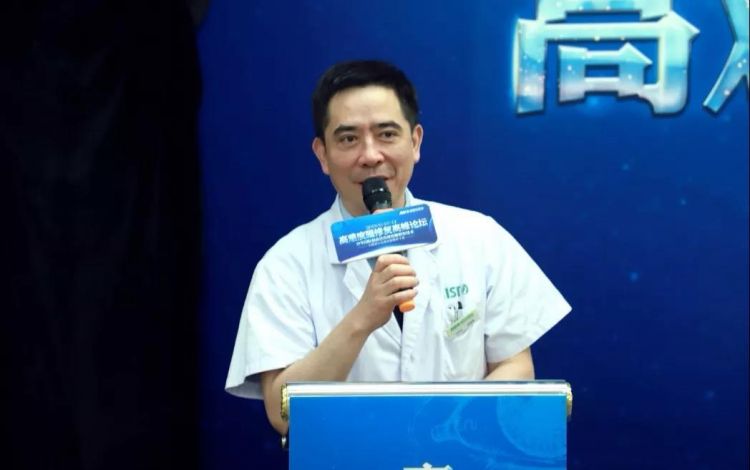 長(cháng)沙愛思特整形美容醫院胡朝輝院長(cháng)發(fā)言.jpeg 長(cháng)沙愛思特整形美容醫院胡朝輝院長(cháng)發(fā)言.jpeg