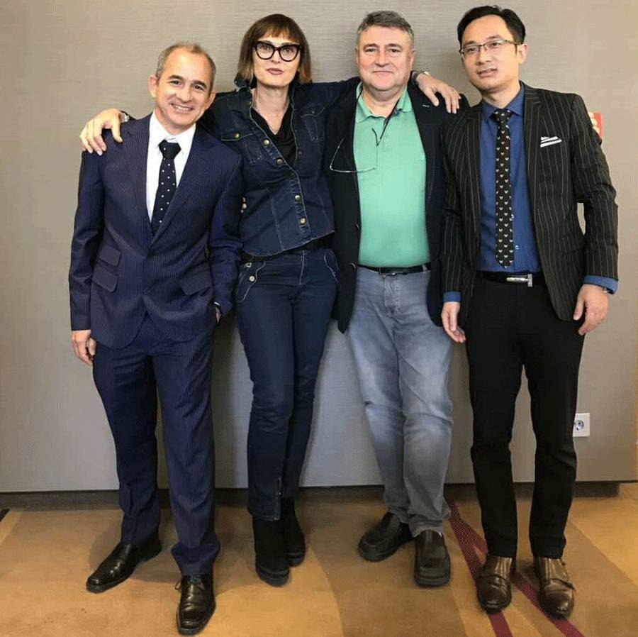 黃安華主任與Prof. Martinez、Dr.Paolape der zoli、Dr.Ottaviano Tapparo.jpeg 黃安華主任與Prof. Martinez、Dr.Paolape der zoli、Dr.Ottaviano Tapparo.jpeg