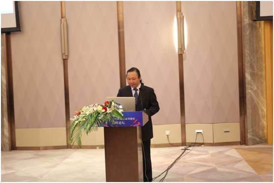 張敏教授進(jìn)行面(miàn)部年輕化自脂方向(xiàng)的技術分享.jpeg 張敏教授進(jìn)行面(miàn)部年輕化自脂方向(xiàng)的技術分享.jpeg