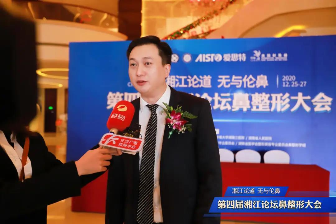 6.吳蒙博士作爲專家團代表之一接受采訪.jpg 6.吳蒙博士作爲專家團代表之一接受采訪.jpg