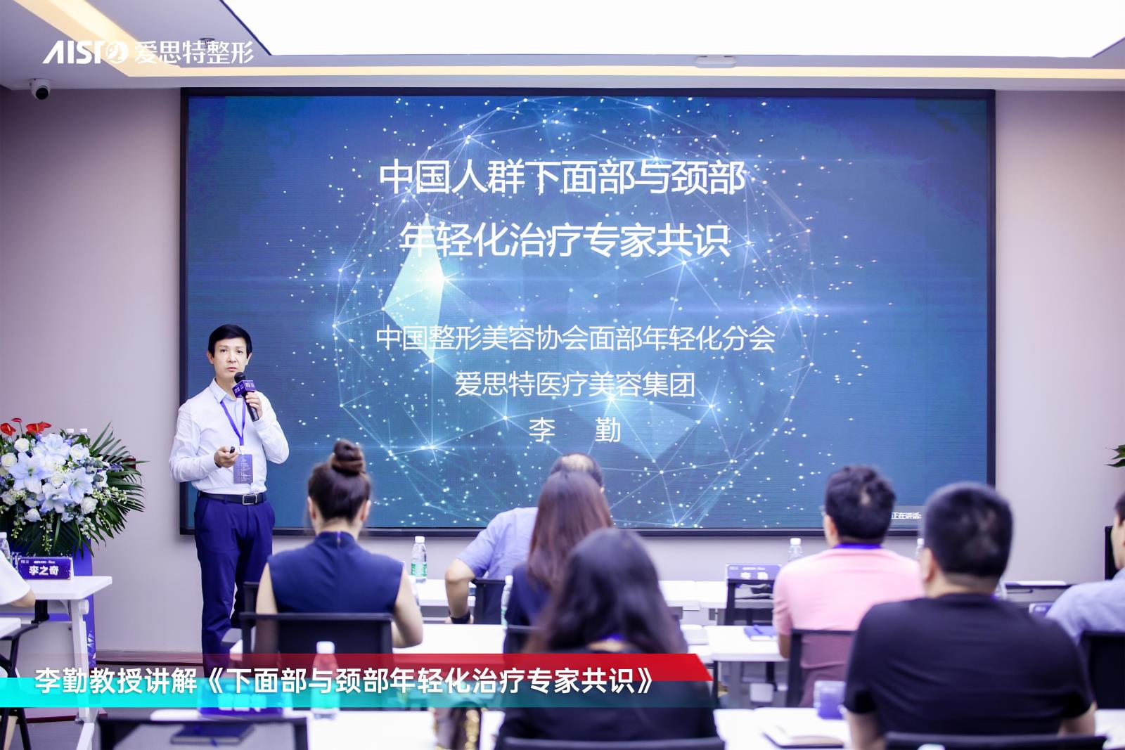 李勤2.jpg 李勤2.jpg